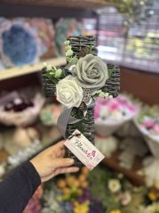 Dušičkový kříž z pěnových růží (30 cm)