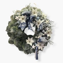 Velký věnec z umělého modřínu – 68 cm, ledově modrá a bílá