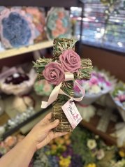 Dušičkový kříž z pěnových růží (30 cm)