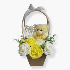 Dárková taštička s plyšovým medvídkem a kyticí trvanlivých růží – různé barvy