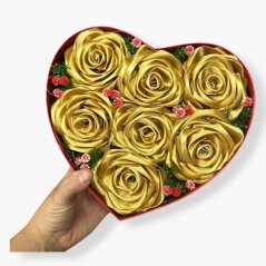 Luxusní Flowerbox: Saténová zlatá elegance