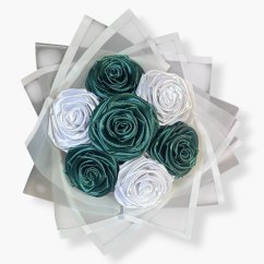 Saténová kytice „Emerald Queen“ – 7 bílo-smaragdových růží