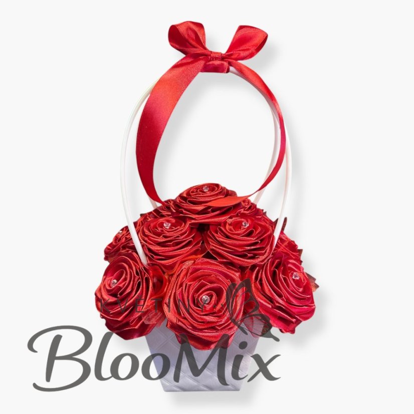 Dárkové aranžmá Red Velvet: Ručně vyráběné saténové růže v taštičce