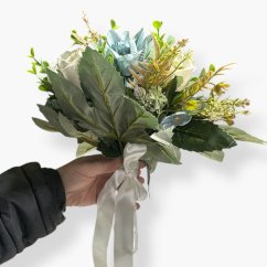 Umělá kytice s úvazkem do vázy – modrá, bílá a zelená