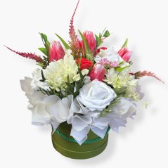 Bohatý jarní mix v boxu Nadpis:  Květinový box Spring Mix: Saténové tulipány, gerbery a pěnové růže