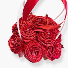 Dárkové aranžmá Red Velvet: Ručně vyráběné saténové růže v taštičce