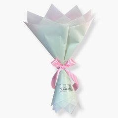 Saténová kytice „Mint Sorbet“ – 7 růží v růžovo-mentolové kombinaci
