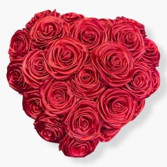 Květinový box Srdce: Červené saténové růže 24 kusů v ručně pleteném košíku z papíru