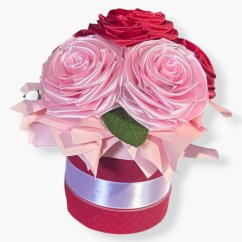 Flower Box „Duo Romance“ – Mix saténových růží (červená a světle růžová)