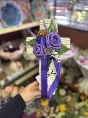 Dušičkový kříž z pěnových růží (30 cm)