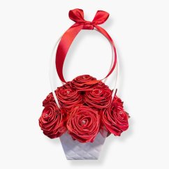Dárkové aranžmá Red Velvet: Ručně vyráběné saténové růže v taštičce